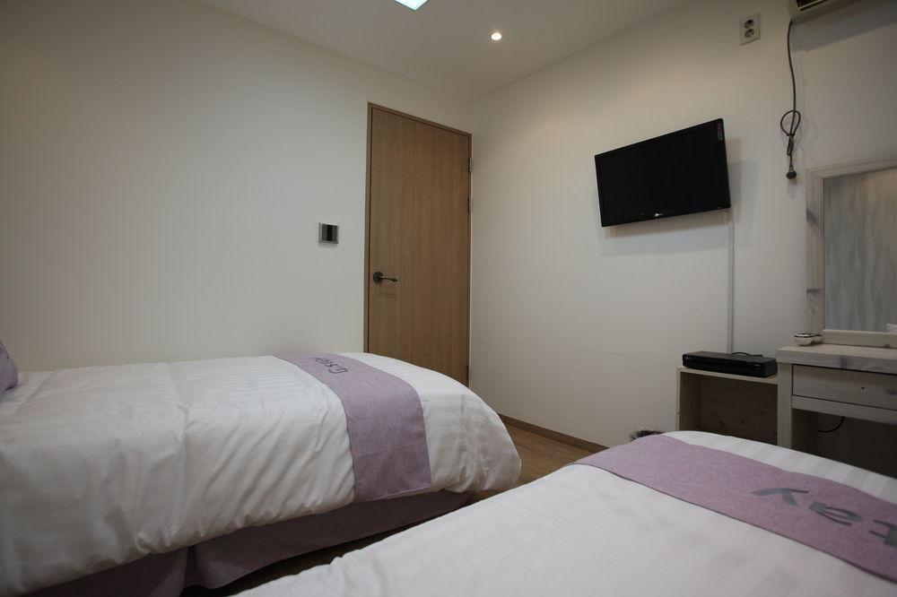 Must Hotel